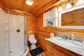 6 Mi to Town: Robbinsville Apt w/ Deck & Grill