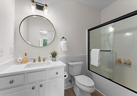 Waddell Waters W/optional Boat Rental