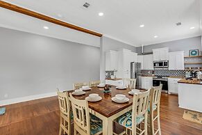 Big Blue House 3 Bedroom Home