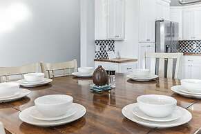 Big Blue House 3 Bedroom Home