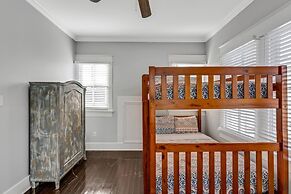 Big Blue House 3 Bedroom Home