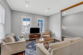 Big Blue House 3 Bedroom Home