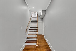 Big Blue House 3 Bedroom Home