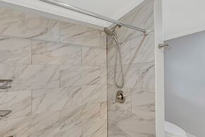 Big Blue House 3 Bedroom Home