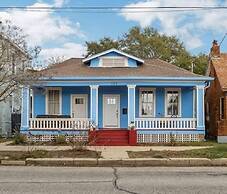 Big Blue House 3 Bedroom Home