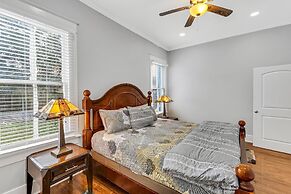 Big Blue House 3 Bedroom Home