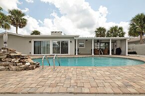 Coastal Charm: Seaside Hideaway 3 Bedroom Home by RedAwning