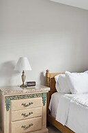 Coastal Charm: Seaside Hideaway 3 Bedroom Home by RedAwning