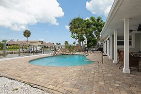 Coastal Charm: Seaside Hideaway 3 Bedroom Home by RedAwning