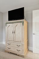 Coastal Charm: Seaside Hideaway 3 Bedroom Home by RedAwning