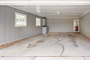 Private Pool Paradise 4 Bedroom Home by RedAwning