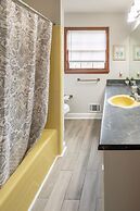 Private Pool Paradise 4 Bedroom Home by RedAwning