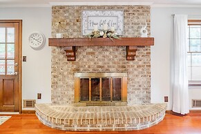 Private Pool Paradise 4 Bedroom Home by RedAwning