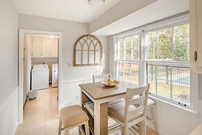 Private Pool Paradise 4 Bedroom Home by RedAwning