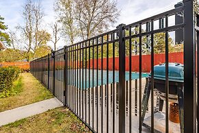 Private Pool Paradise 4 Bedroom Home by RedAwning