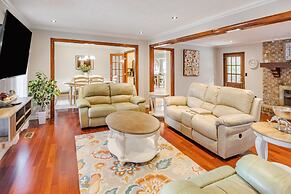 Private Pool Paradise 4 Bedroom Home by RedAwning