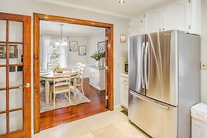 Private Pool Paradise 4 Bedroom Home by RedAwning