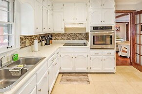 Private Pool Paradise 4 Bedroom Home by RedAwning