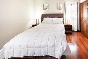 Private Pool Paradise 4 Bedroom Home by RedAwning