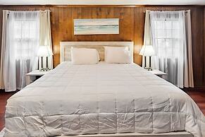 Private Pool Paradise 4 Bedroom Home by RedAwning