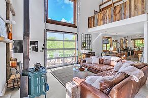 Mountain Cabin: Vintage Charm Meets Modern Luxury 2 Bedroom Home by Re