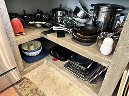 Mountain Cabin: Vintage Charm Meets Modern Luxury 2 Bedroom Home by Re