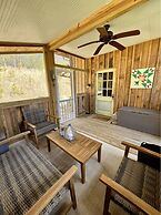 Mountain Cabin: Vintage Charm Meets Modern Luxury 2 Bedroom Home by Re