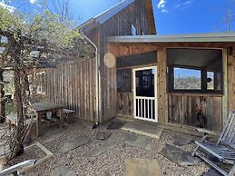 Mountain Cabin: Vintage Charm Meets Modern Luxury 2 Bedroom Home by Re