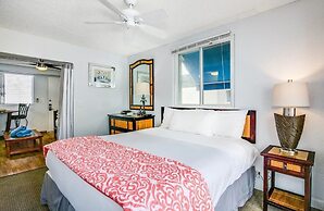 Cool Cabana At Waikiki 1 Bedroom Condo by RedAwning