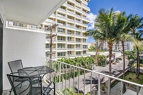 Cool Cabana At Waikiki 1 Bedroom Condo by RedAwning