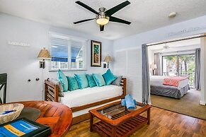 Cool Cabana At Waikiki 1 Bedroom Condo by RedAwning