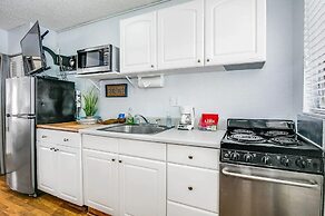 Cool Cabana At Waikiki 1 Bedroom Condo by RedAwning