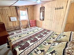 Dunn's Creek Hideaway 3 Bedroom Cabin by RedAwning