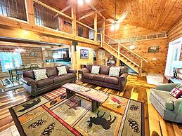 Dunn's Creek Hideaway 3 Bedroom Cabin by RedAwning