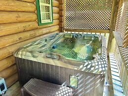 Dunn's Creek Hideaway 3 Bedroom Cabin by RedAwning