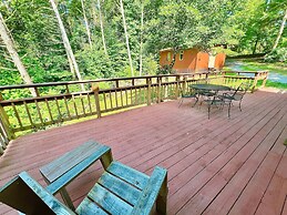 Dunn's Creek Hideaway 3 Bedroom Cabin by RedAwning