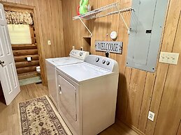 Dunn's Creek Hideaway 3 Bedroom Cabin by RedAwning