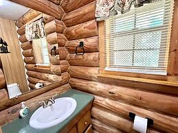 Dunn's Creek Hideaway 3 Bedroom Cabin by RedAwning