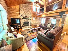 Dunn's Creek Hideaway 3 Bedroom Cabin by RedAwning