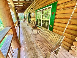 Dunn's Creek Hideaway 3 Bedroom Cabin by RedAwning