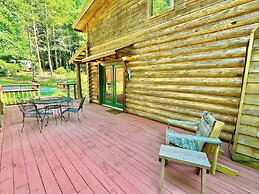 Dunn's Creek Hideaway 3 Bedroom Cabin by RedAwning
