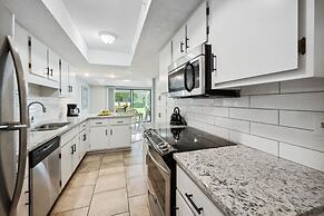 Litchfield By The Sea Amenities At The This River Club Retreat! 3 Bedr