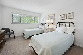 Litchfield By The Sea Amenities At The This River Club Retreat! 3 Bedr