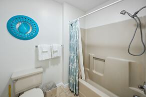 Litchfield By The Sea Amenities At The This River Club Retreat! 3 Bedr