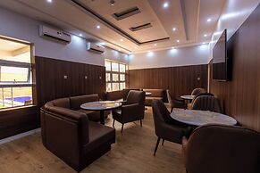 Londonian Hotel & Suites