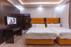 Londonian Hotel & Suites