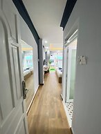 Home Away Do Quang Dau