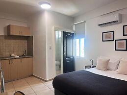 Phaedrus Living: Hoopoe Residencies 203