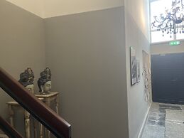 Phaedrus Living: Hoopoe Residencies 203