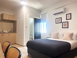 Phaedrus Living: Hoopoe Residencies 203